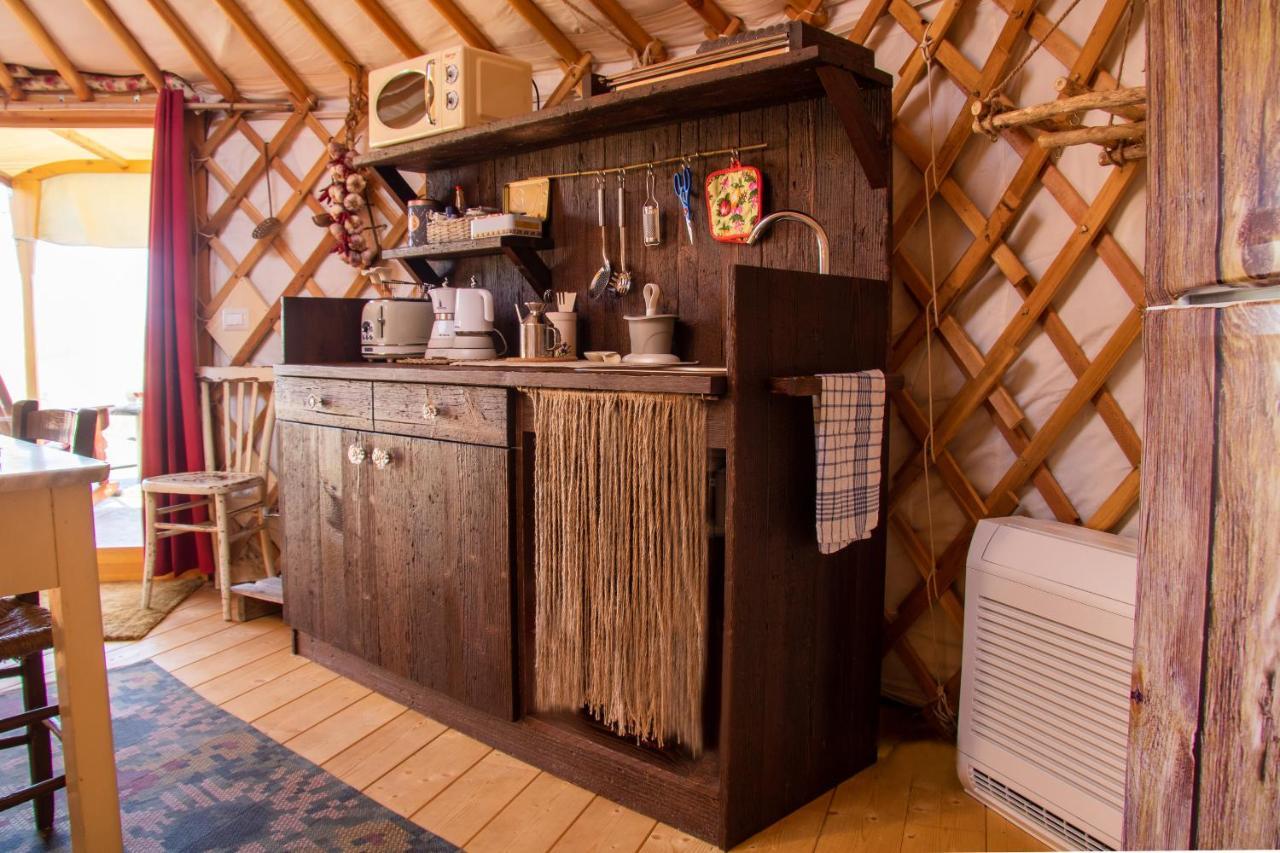 2 Cuori E 1 Yurta Glamping In Tuscany - Adults Only Asciano Kültér fotó