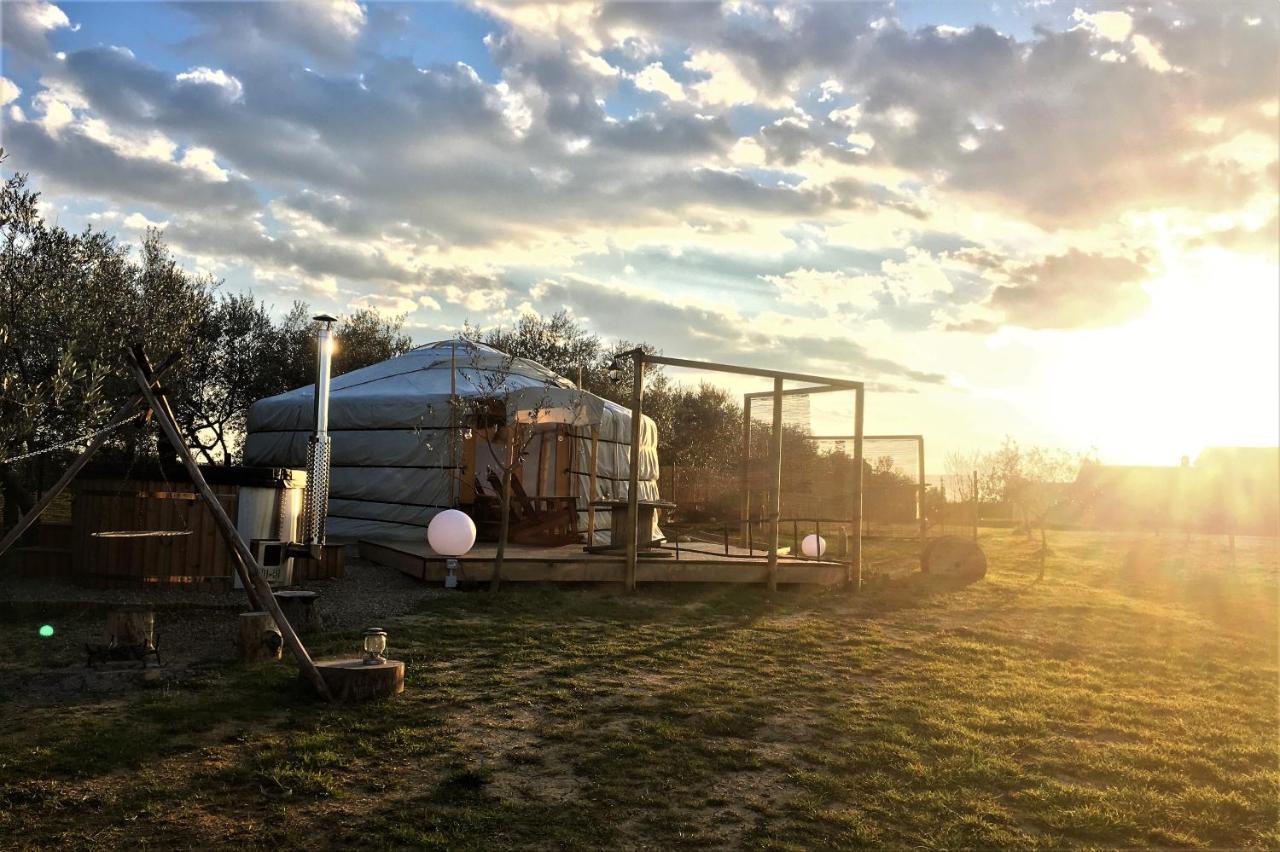 2 Cuori E 1 Yurta Glamping In Tuscany - Adults Only Asciano Kültér fotó
