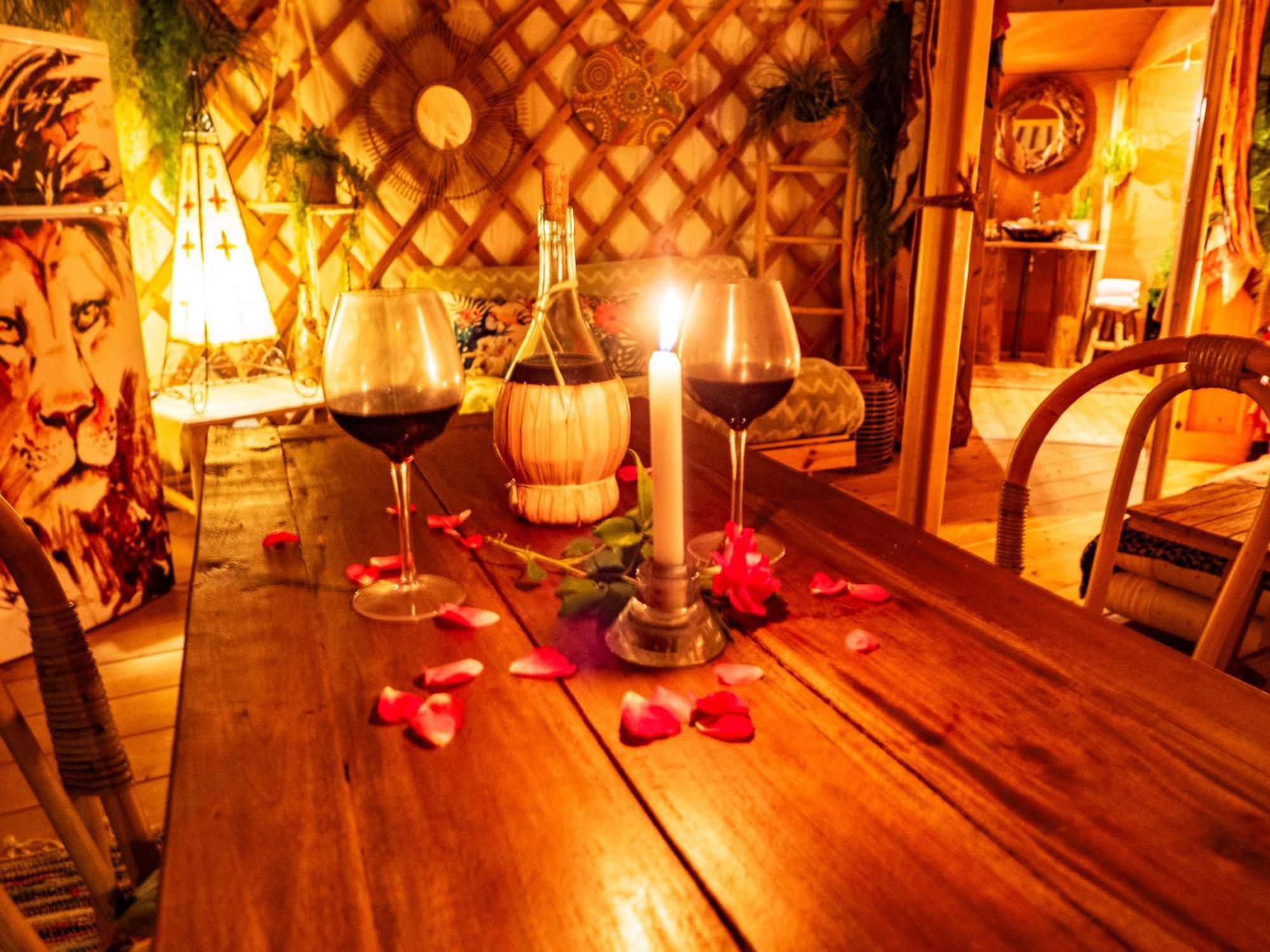 2 Cuori E 1 Yurta Glamping In Tuscany - Adults Only Asciano Kültér fotó